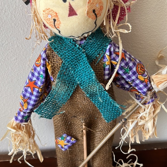 Vtg Halloween Scarecrow w/Sunflower Hat on Standing Wooden Base - Picture 5 of 9